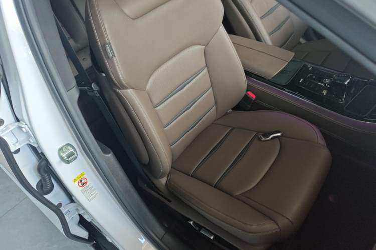 Used BYD Han 2020 DM Four-Wheel Drive Performance Edition Luxury Model Right Front Seat