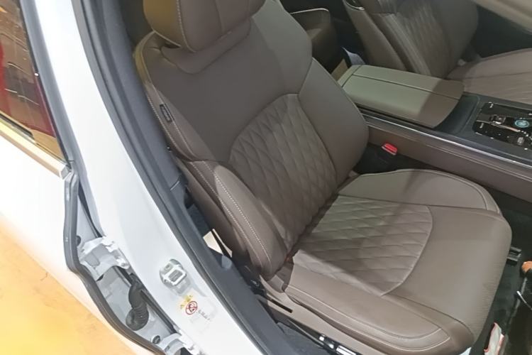Used BYD Han 2020 DM Four-Wheel Drive Performance Edition Prestige Model Right Front Seat