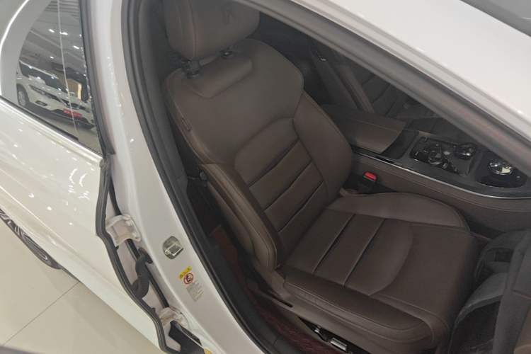 Used BYD Han 2020 DM Four-Wheel Drive Performance Edition Luxury Model Right Front Seat