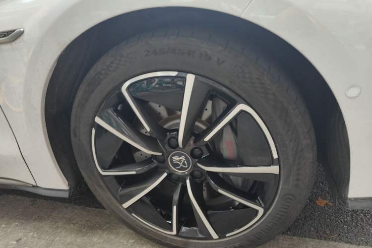 Used BYD Han 2020 EV Four-Wheel Drive High-Performance Flagship Model Right Front Wheel Hub
