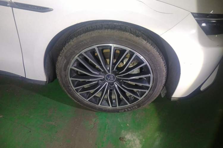 Used BYD Han 2020 EV Long-Range Luxury Model Right Front Wheel Hub