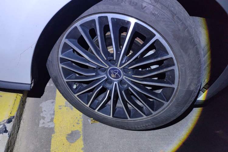 Used BYD Han 2020 DM Four-Wheel Drive Performance Edition Luxury Model Right Front Wheel Hub