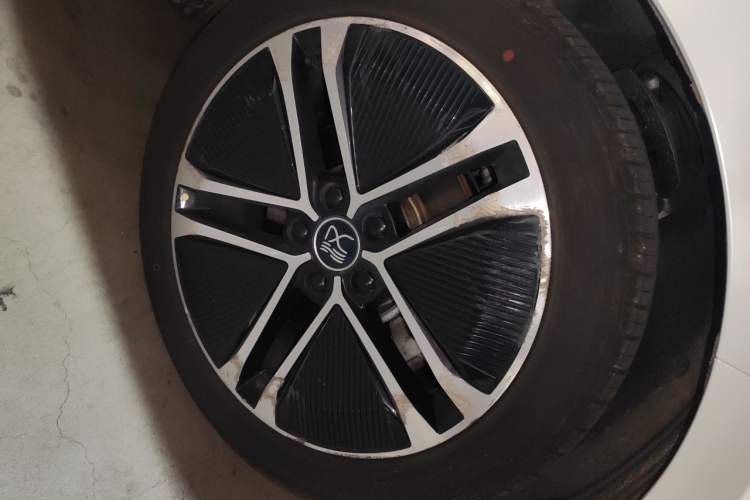 Used BYD Han 2020 EV Long-Range Deluxe Model Right Front Wheel Hub