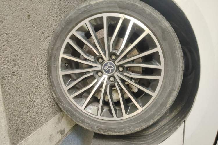 Used BYD Han 2020 DM Four-Wheel Drive Performance Edition Luxury Model Right Front Wheel Hub