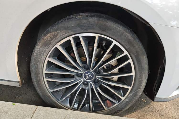 Used BYD Han 2020 DM Four-Wheel Drive Performance Edition Prestige Model Right Front Wheel Hub