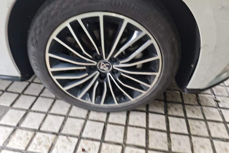 Used BYD Han 2020 DM Four-Wheel Drive Performance Edition Prestige Model Right Front Wheel Hub