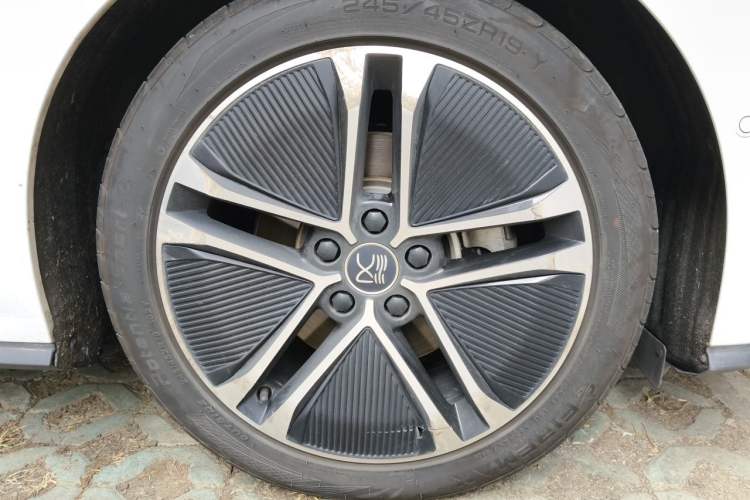 Used BYD Han 2020 EV Long-Range Deluxe Model Right Front Wheel Hub