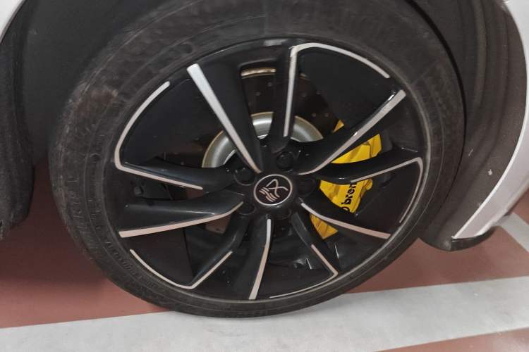 Used BYD Han 2020 EV Four-Wheel Drive High-Performance Flagship Model Right Front Wheel Hub