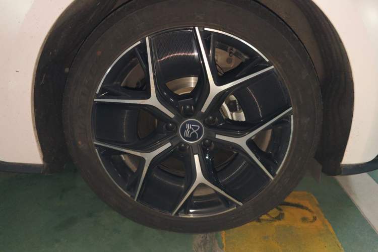 Used BYD Han 2020 EV Long-Range Luxury Model Right Front Wheel Hub
