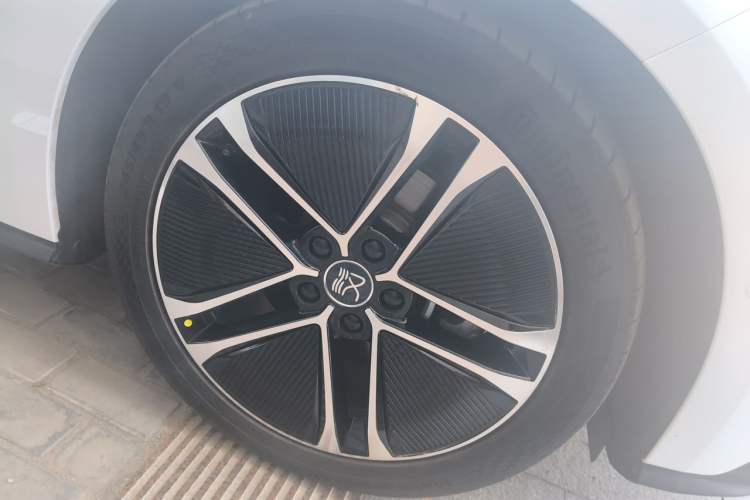 Used BYD Han 2020 EV Long-Range Deluxe Model Right Front Wheel Hub