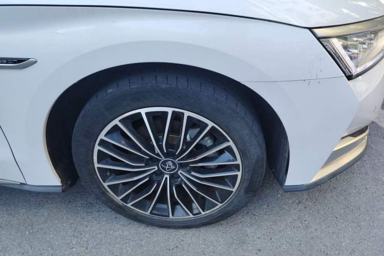 Used BYD Han 2020 DM Four-Wheel Drive Performance Edition Prestige Model Right Front Wheel Hub