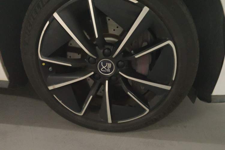 Used BYD Han 2020 EV Four-Wheel Drive High-Performance Flagship Model Right Front Wheel Hub