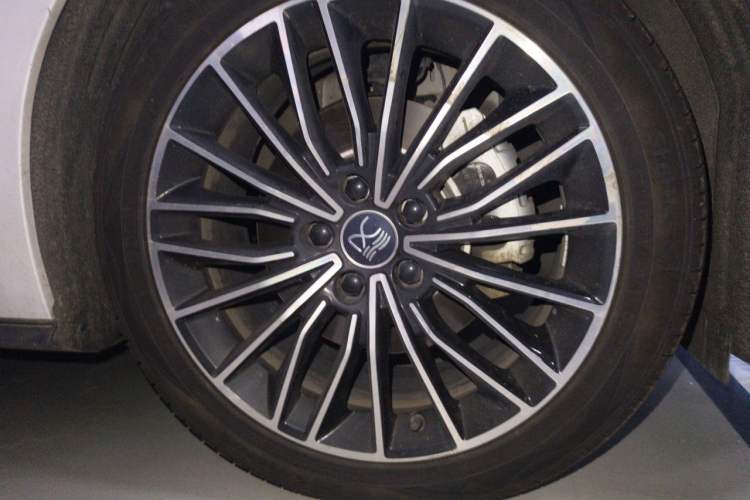 Used BYD Han 2020 EV Long-Range Luxury Model Right Front Wheel Hub