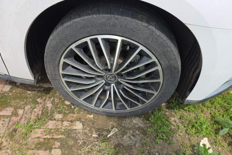 Used BYD Han 2020 DM Four-Wheel Drive Performance Edition Prestige Model Right Front Wheel Hub