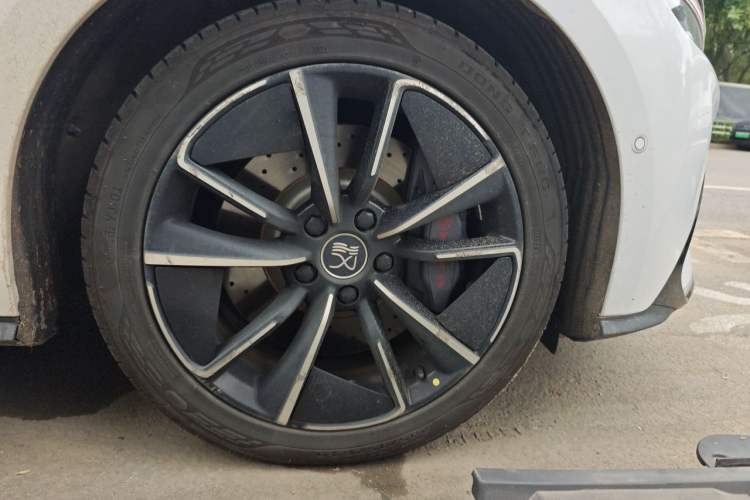 Used BYD Han 2020 EV Four-Wheel Drive High-Performance Flagship Model Right Front Wheel Hub
