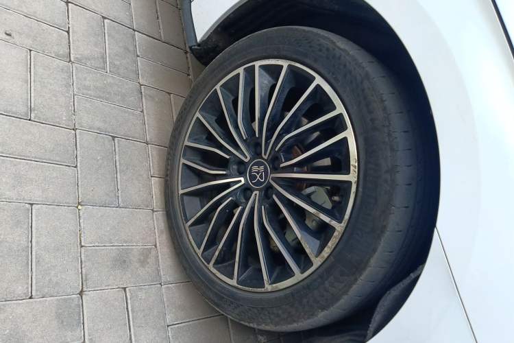 Used BYD Han 2020 DM Four-Wheel Drive Performance Edition Luxury Model Right Front Wheel Hub
