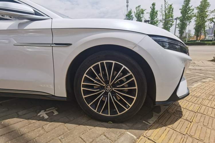 Used BYD Han 2020 EV Long-Range Luxury Model Right Front Wheel Hub