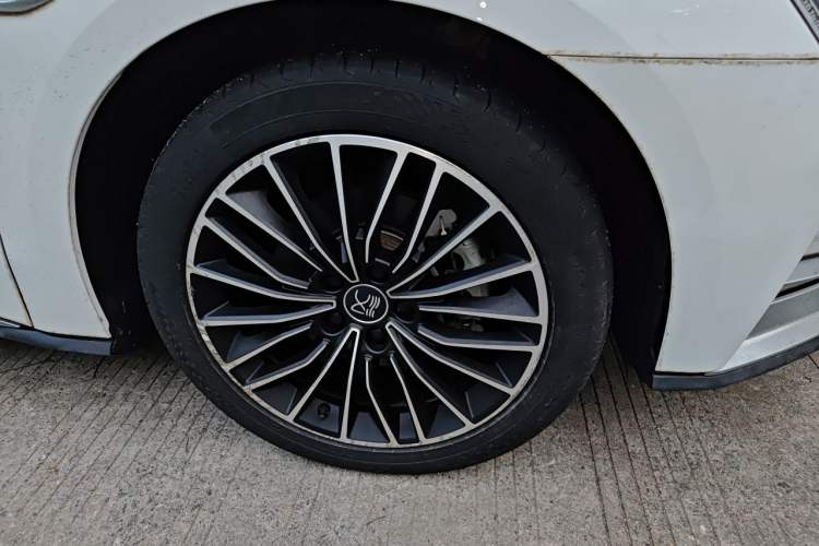 Used BYD Han 2020 DM Four-Wheel Drive Performance Edition Prestige Model Right Front Wheel Hub