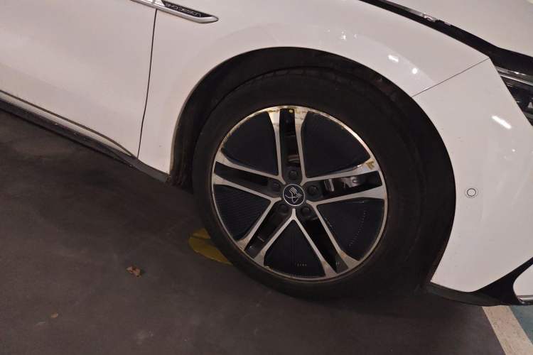Used BYD Han 2020 EV Long-Range Deluxe Model Right Front Wheel Hub