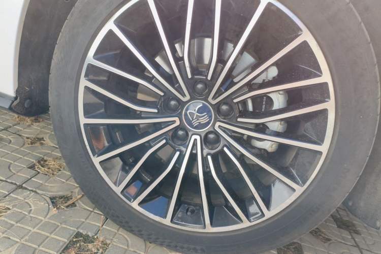 Used BYD Han 2020 DM Four-Wheel Drive Performance Edition Prestige Model Right Front Wheel Hub