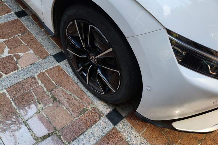 Used BYD Han 2020 EV Four-Wheel Drive High-Performance Flagship Model Right Front Wheel Hub