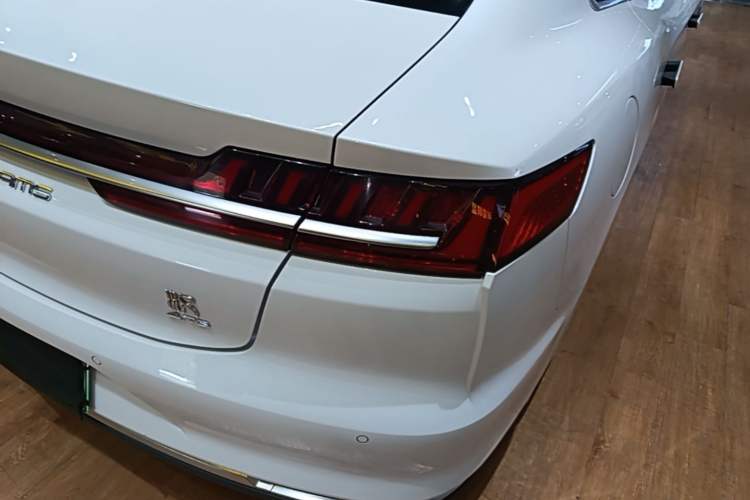 Used BYD Han 2020 DM Four-Wheel Drive Performance Edition Prestige Model Right Rear Taillight