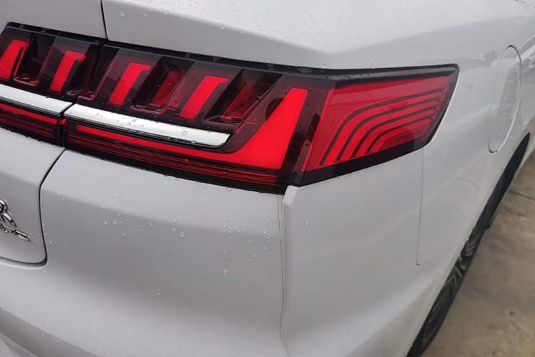 Used BYD Han 2020 DM Four-Wheel Drive Performance Edition Luxury Model Right Rear Taillight