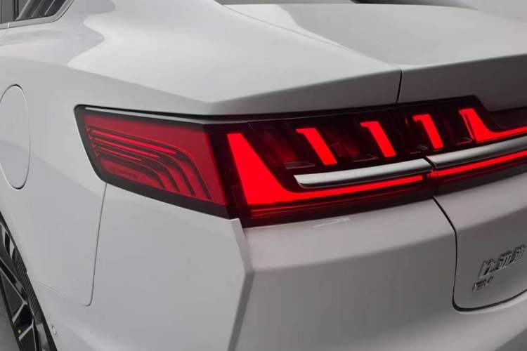 Used BYD Han 2020 EV Long-Range Deluxe Model Right Rear Taillight