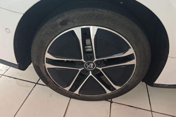 Used BYD Han 2020 EV Long-Range Deluxe Model Right Rear Wheel Hub