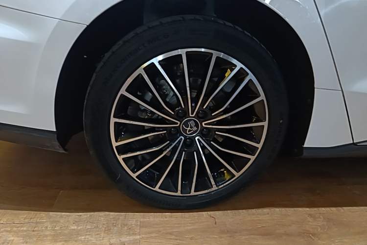 Used BYD Han 2020 DM Four-Wheel Drive Performance Edition Prestige Model Right Rear Wheel Hub
