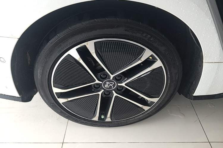 Used BYD Han 2020 EV Long-Range Luxury Model Right Rear Wheel Hub