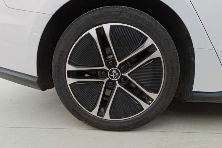 Used BYD Han 2020 EV Long-Range Deluxe Model Right Rear Wheel Hub