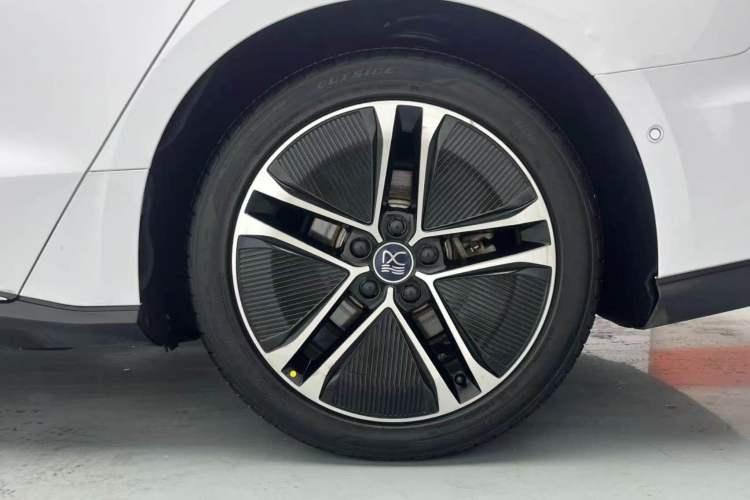 Used BYD Han 2020 EV Long-Range Deluxe Model Right Rear Wheel Hub