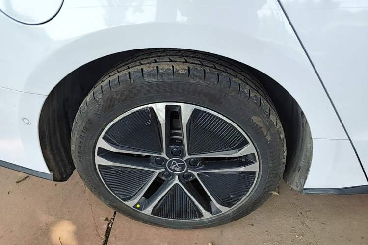 Used BYD Han 2020 EV Long-Range Deluxe Model Right Rear Wheel Hub