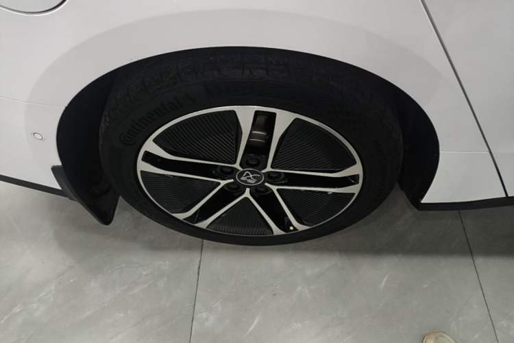 Used BYD Han 2020 EV Long-Range Deluxe Model Right Rear Wheel Hub