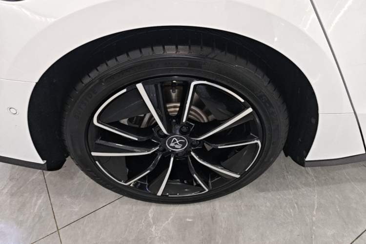 Used BYD Han 2020 EV Four-Wheel Drive High-Performance Flagship Model Right Rear Wheel Hub