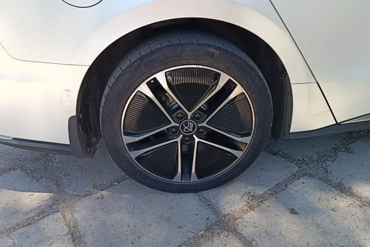 Used BYD Han 2020 EV Long-Range Deluxe Model Right Rear Wheel Hub