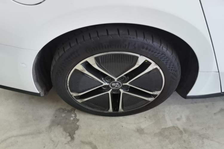 Used BYD Han 2020 EV Long-Range Deluxe Model Right Rear Wheel Hub