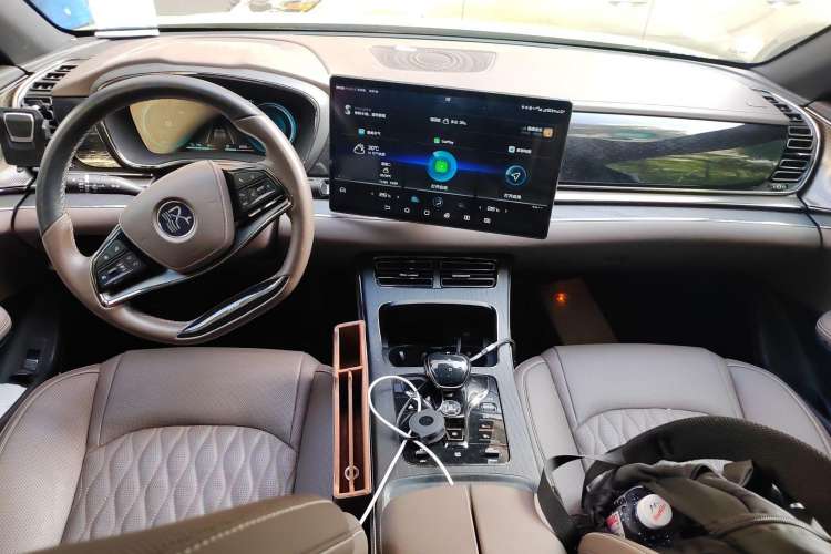 Used BYD Han 2020 DM Four-Wheel Drive Performance Edition Prestige Model Center Console