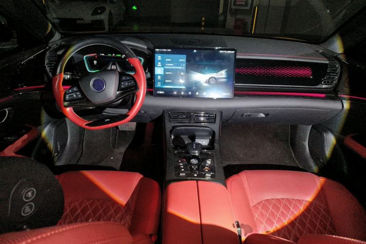 Used BYD Han 2020 EV Four-Wheel Drive High-Performance Flagship Model Center Console