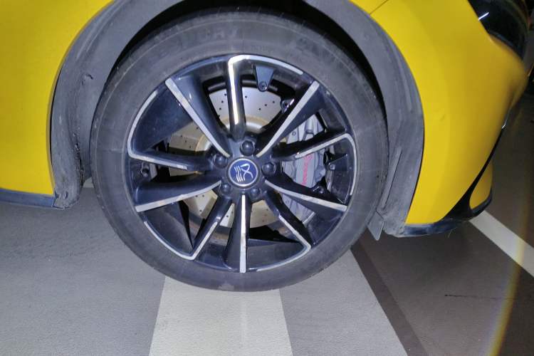Used BYD Han 2020 EV Four-Wheel Drive High-Performance Flagship Model Right Front Wheel Hub
