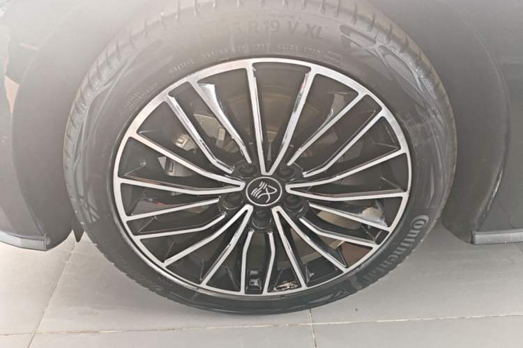 Used BYD Han 2021 EV Standard Range Luxury Model Left Front Wheel Hub