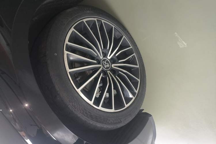 Used BYD Han 2021 EV Standard Range Luxury Model Left Front Wheel Hub