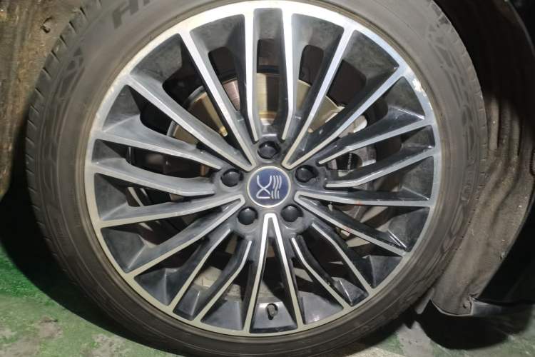 Used BYD Han 2021 EV Standard Range Luxury Model Right Front Wheel Hub