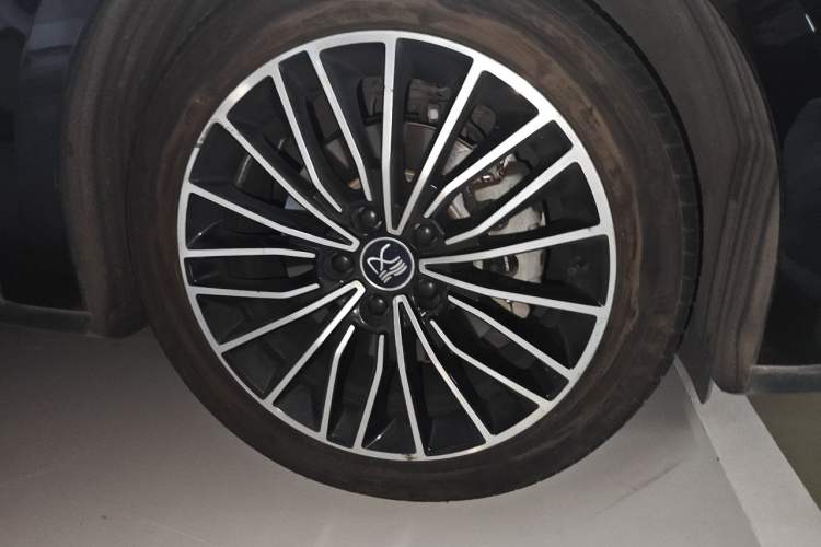 Used BYD Han 2021 EV Standard Range Luxury Model Right Front Wheel Hub