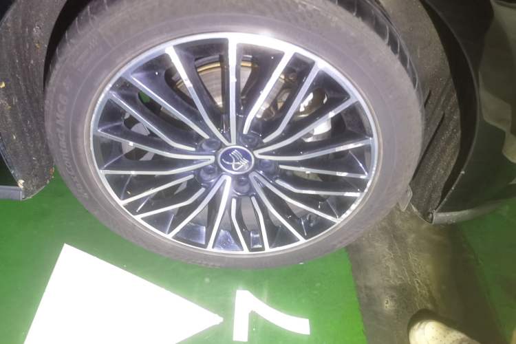 Used BYD Han 2021 EV Standard Range Luxury Model Right Front Wheel Hub