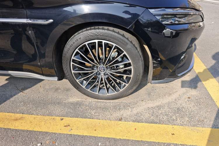 Used BYD Han 2021 EV Standard Range Luxury Model Right Front Wheel Hub