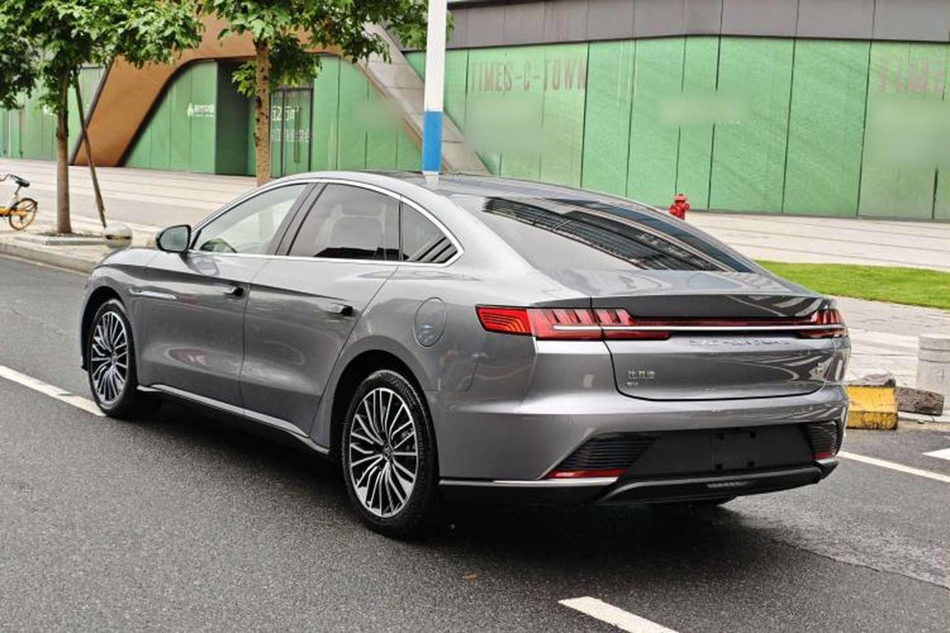 Used BYD Han 2021 EV Standard Range Luxury Model Exterior 4