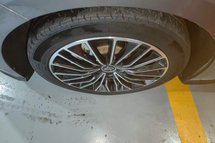 Used BYD Han 2021 EV Standard Range Luxury Model Left Front Wheel Hub