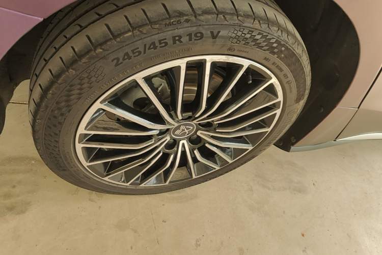Used BYD Han 2021 EV Standard Range Luxury Model Right Rear Wheel Hub
